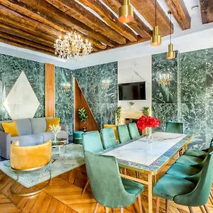 https://luxury-3-bedrooms-3-bathrooms-apartment-in-le-marais.fr-paris.fr
